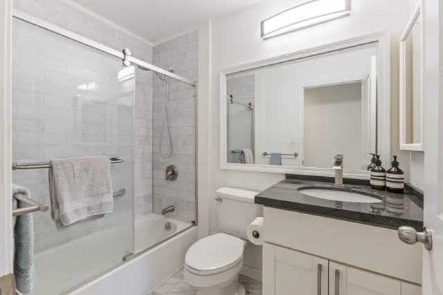 Listing Image for 15 Kulanihakoi St 12e 27 of 50