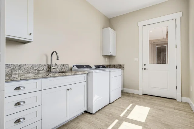 Listing Image for 257 Hokiokio Pl A 33 of 48