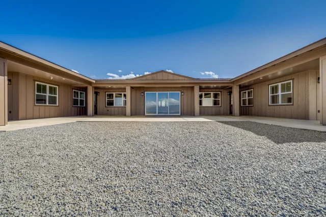 Listing Image for 257 Hokiokio Pl A 34 of 48