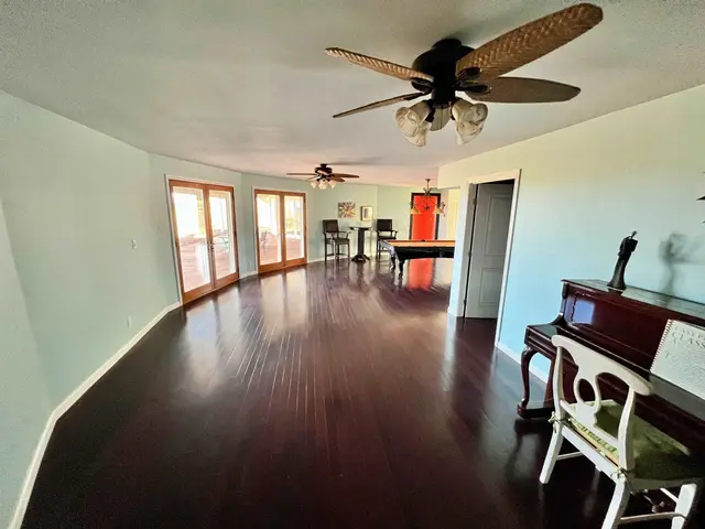 Listing Image for 3035 Kalua Koi Rd 15 of 30