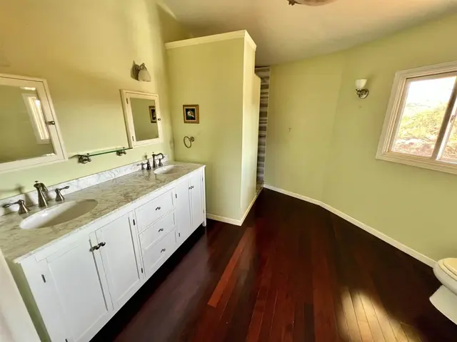 Listing Image for 3035 Kalua Koi Rd 23 of 30