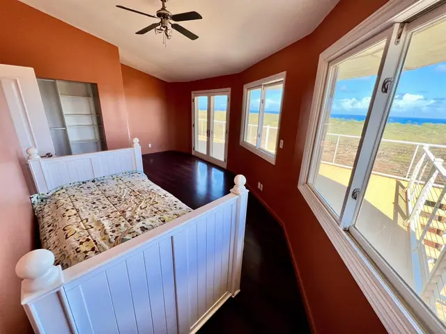 Listing Image for 3035 Kalua Koi Rd 25 of 30