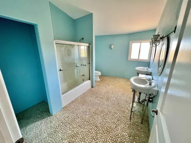 Listing Image for 3035 Kalua Koi Rd 26 of 30