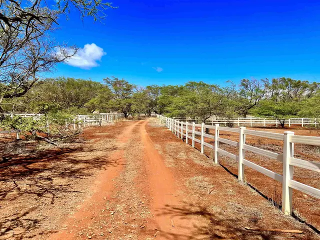 Listing Image for 3035 Kalua Koi Rd 3 of 30