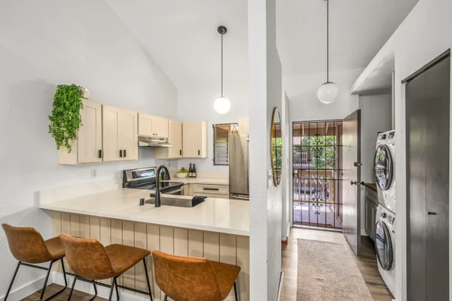 Listing Image for 15 Kulanihakoi St 14f 10 of 33