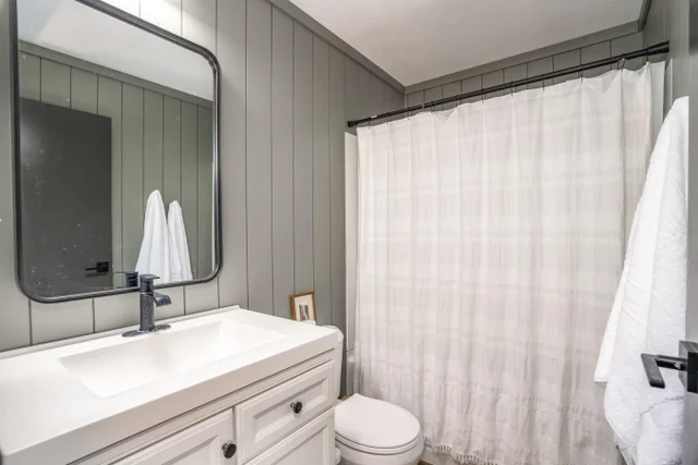 Listing Image for 15 Kulanihakoi St 14f 18 of 33