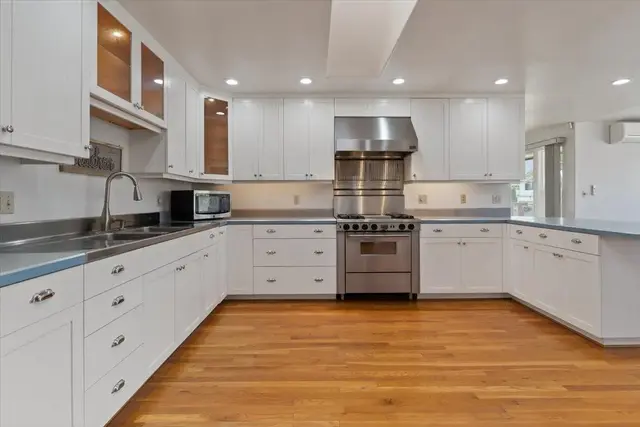 Listing Image for 345 Ohaa St 9 of 47