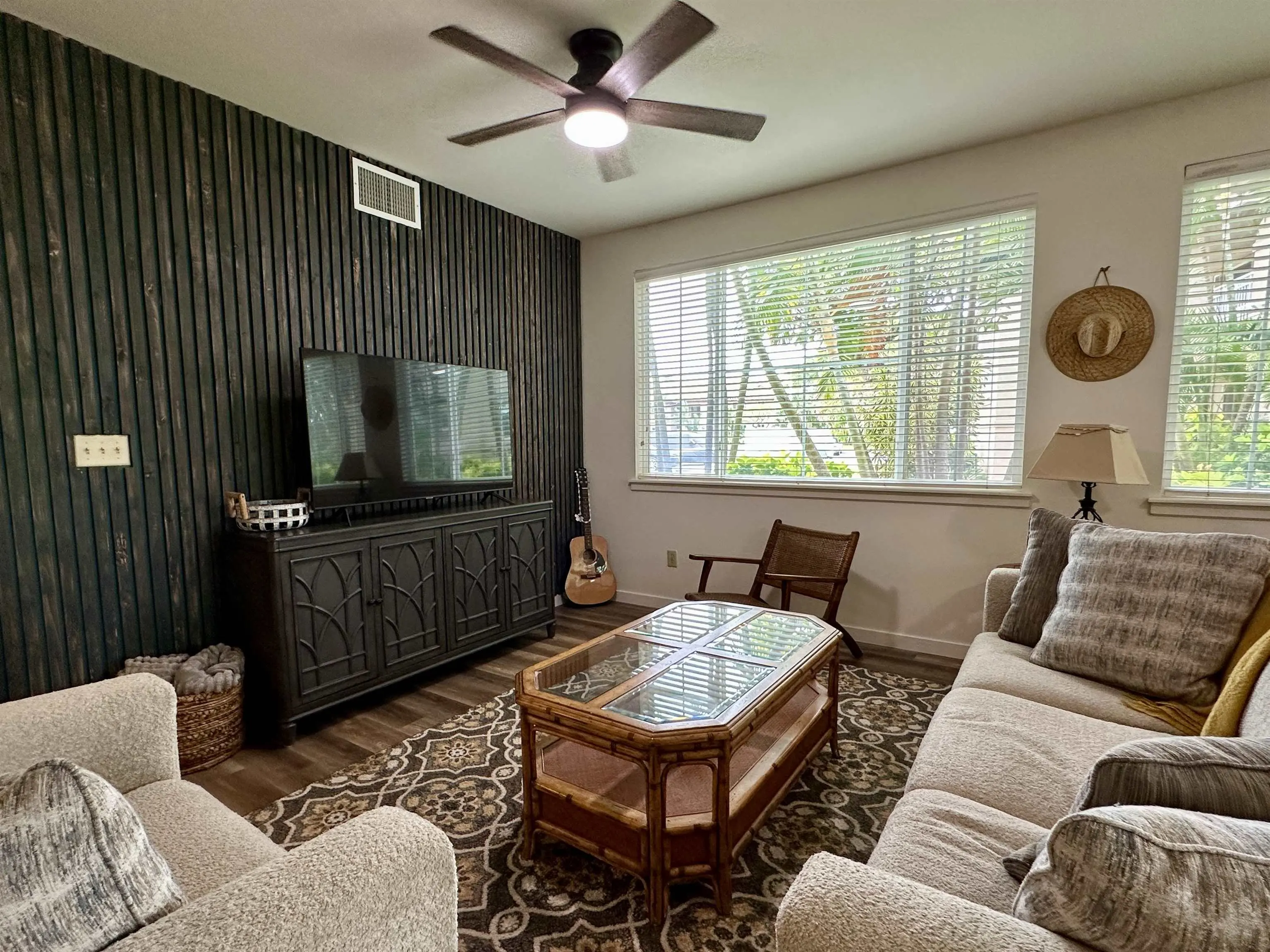 Photo of Listing #408889