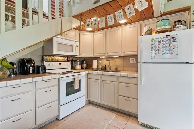 Listing Image for 11 Keola Pl 26 of 36
