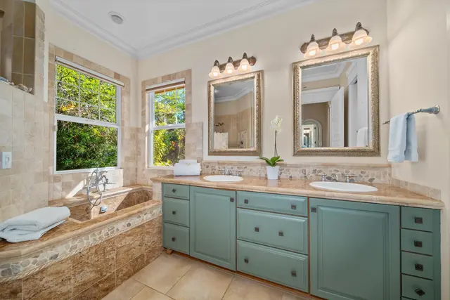 Listing Image for 21 W Huapala Pl A 25 of 50