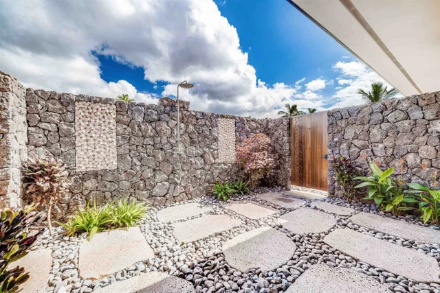 Listing Image for 467 Anapuni Loop 29 of 50