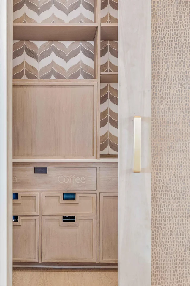 Listing Image for 467 Anapuni Loop 39 of 50