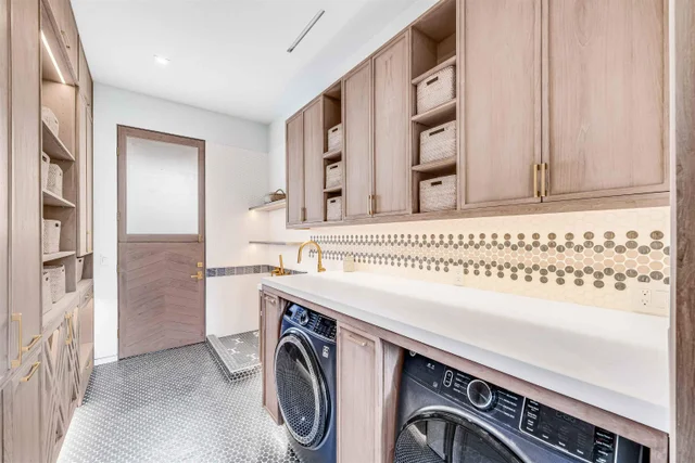 Listing Image for 467 Anapuni Loop 41 of 50