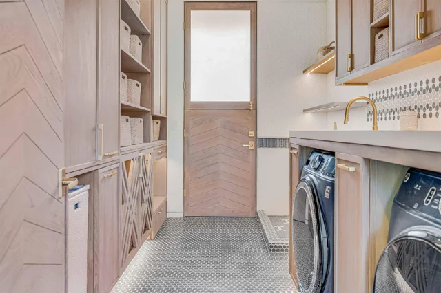 Listing Image for 467 Anapuni Loop 42 of 50