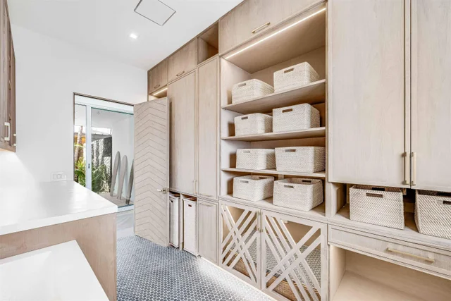 Listing Image for 467 Anapuni Loop 43 of 50