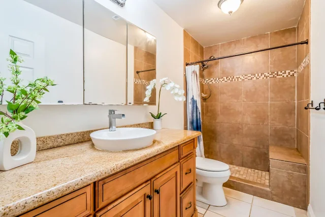 Listing Image for 15 Kulanihakoi St 17e 19 of 43