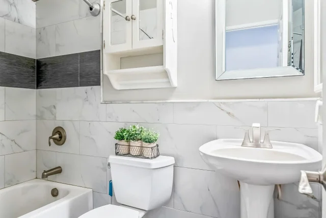 Listing Image for 15 Kulanihakoi St 17e 27 of 43