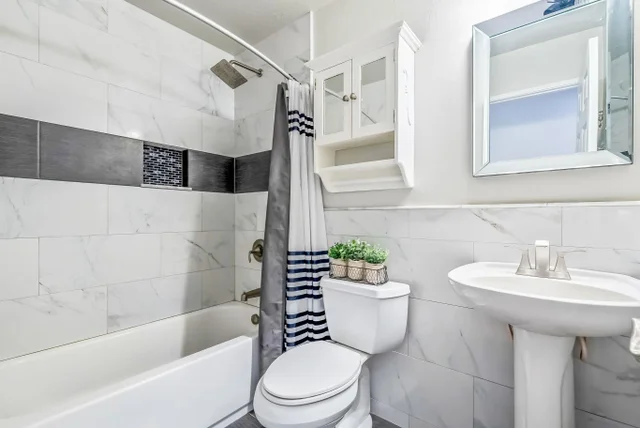 Listing Image for 15 Kulanihakoi St 17e 28 of 43