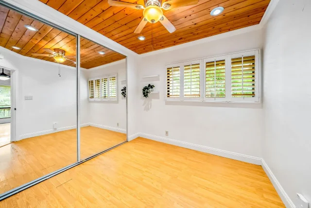 Listing Image for 15 Kulanihakoi St 17e 31 of 43