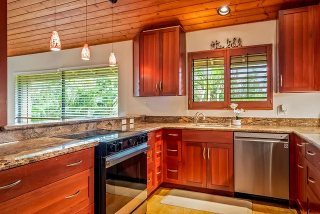 Listing Image for 15 Kulanihakoi St 17e 6 of 43