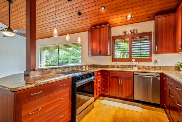 Listing Image for 15 Kulanihakoi St 17e 7 of 43