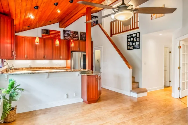 Listing Image for 15 Kulanihakoi St 17e 8 of 43