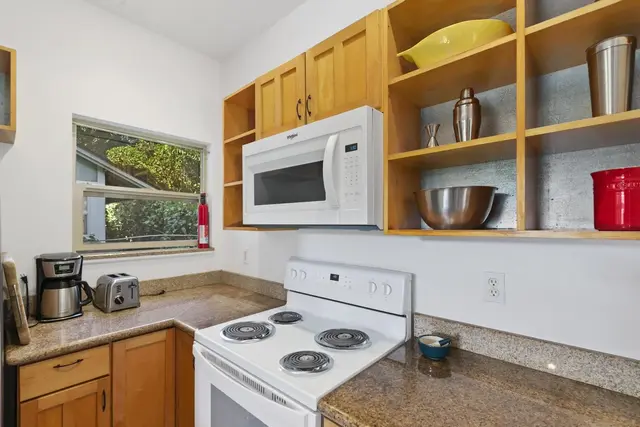 Listing Image for 15 Hoku Pl 10 of 46