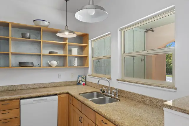 Listing Image for 15 Hoku Pl 8 of 46