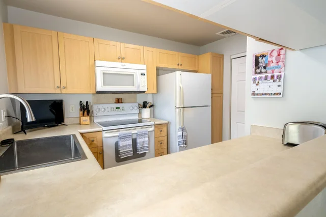 Listing Image for 647 Meakanu Ln 503 12 of 24