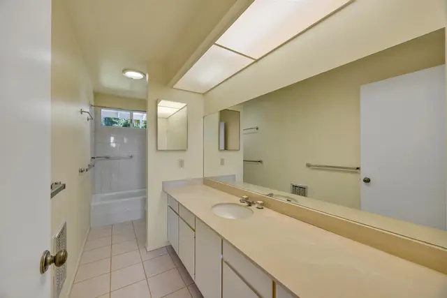 Listing Image for 41 Poha Pl 26 of 44
