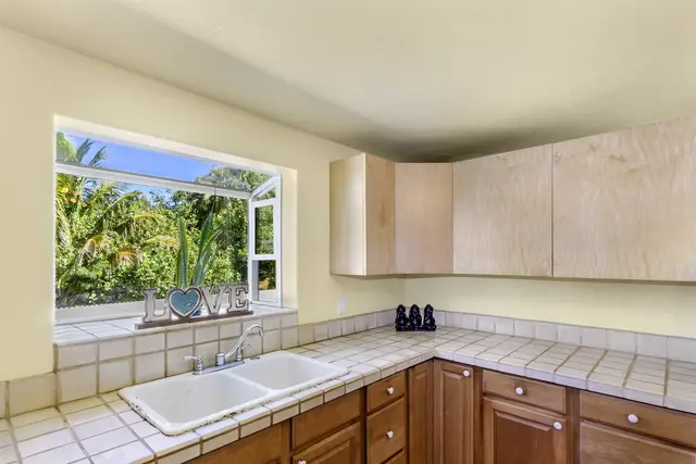 Listing Image for 404 Puniawa Rd 14 of 36