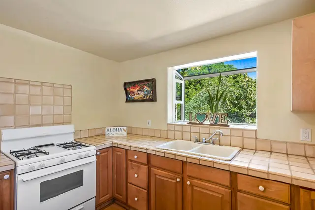 Listing Image for 404 Puniawa Rd 9 of 36