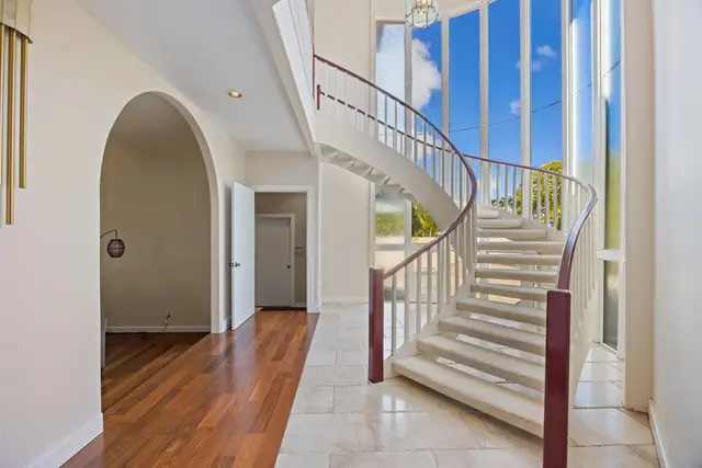 Listing Image for 1520 Kilinoe Pl 23 of 45