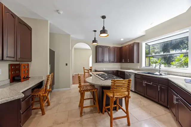 Listing Image for 1520 Kilinoe Pl 9 of 45