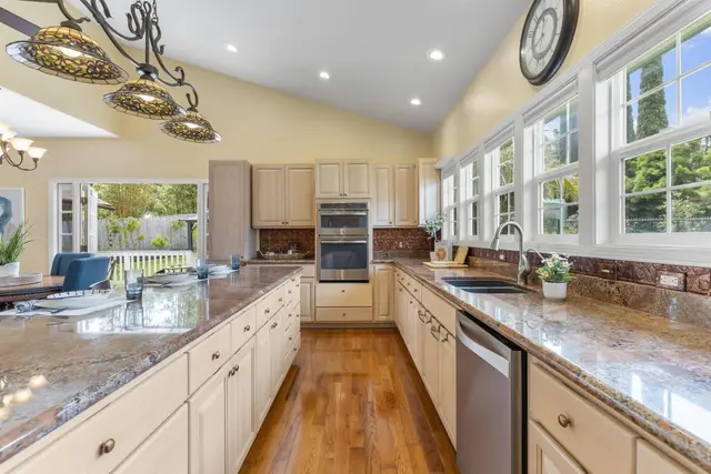 Listing Image for 83 Kulalani Dr 12 of 42