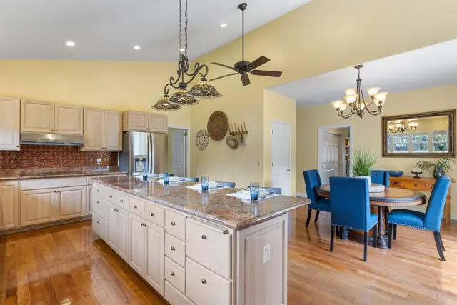 Listing Image for 83 Kulalani Dr 15 of 42