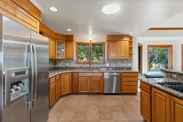 Listing Image for 37 Manu St 14 of 50