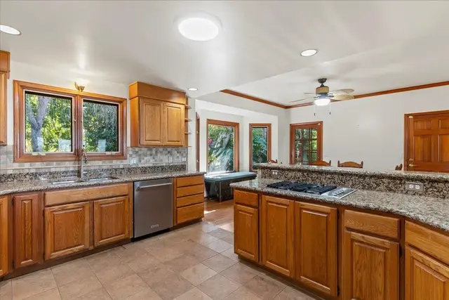Listing Image for 37 Manu St 16 of 50