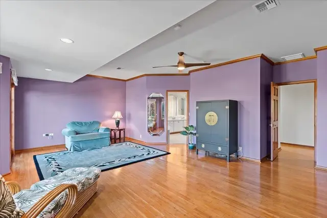 Listing Image for 37 Manu St 23 of 50