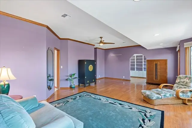 Listing Image for 37 Manu St 24 of 50