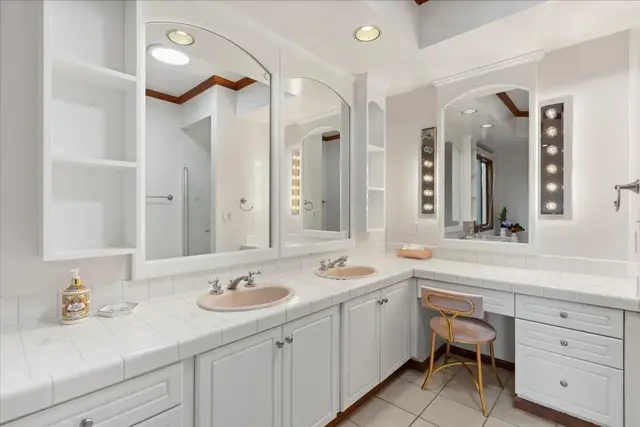 Listing Image for 37 Manu St 29 of 50