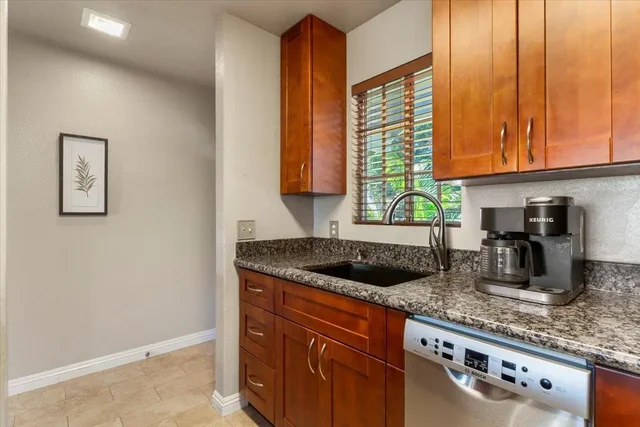 Listing Image for 160 Keonekai Rd 4202 13 of 32