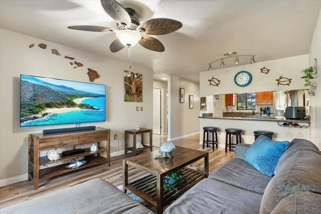 Listing Image for 160 Keonekai Rd 4202 4 of 32