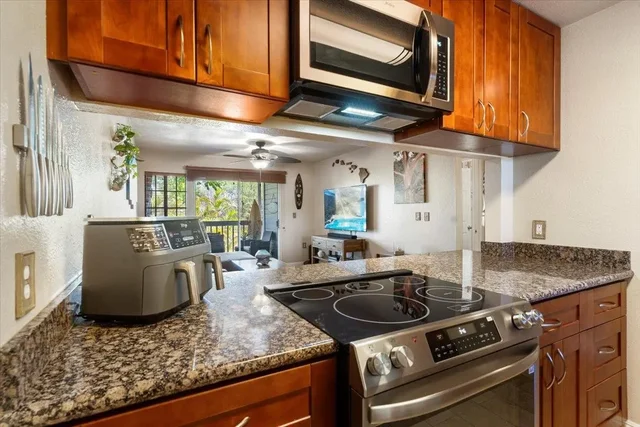 Listing Image for 160 Keonekai Rd 4202 9 of 32