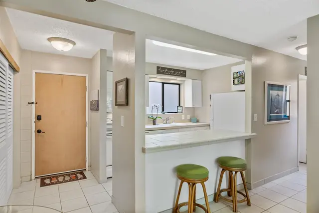 Listing Image for 280 Hauoli St B-17 10 of 50