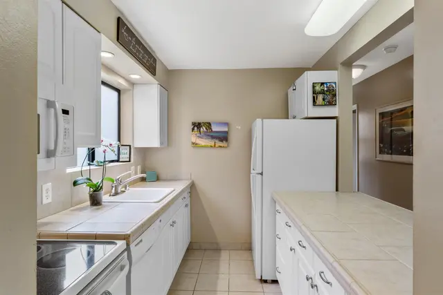 Listing Image for 280 Hauoli St B-17 11 of 50