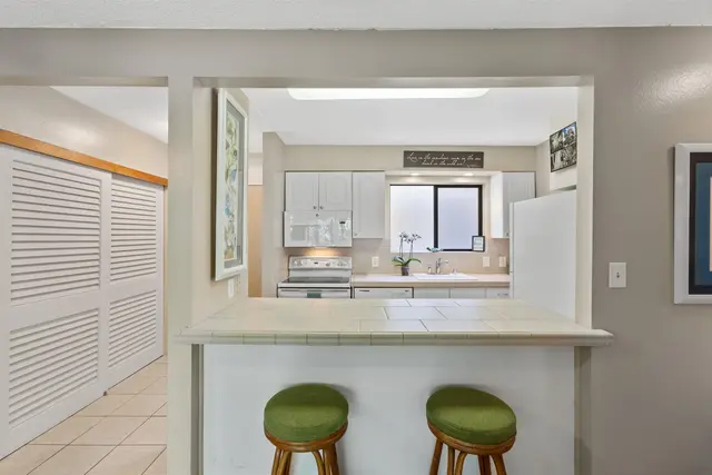 Listing Image for 280 Hauoli St B-17 12 of 50
