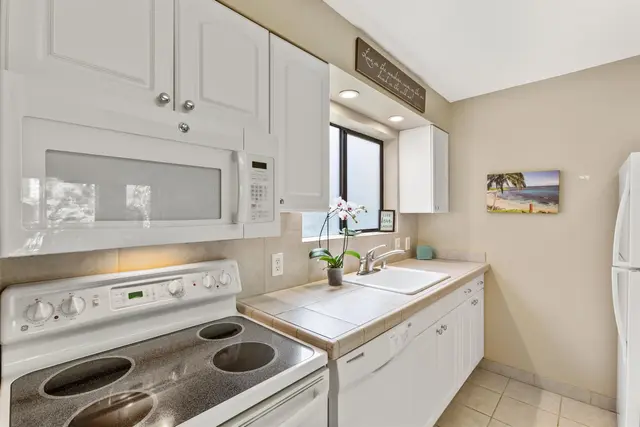 Listing Image for 280 Hauoli St B-17 13 of 50