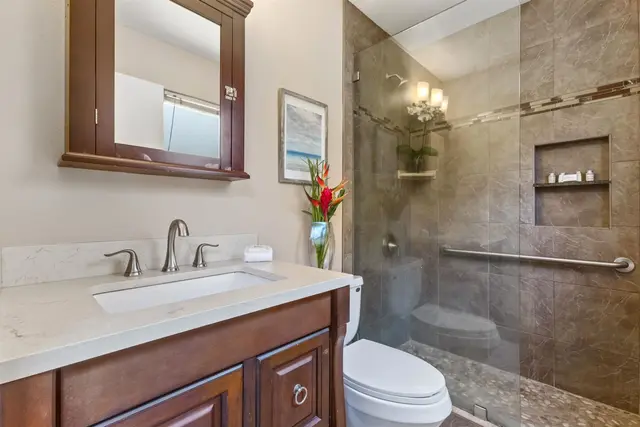 Listing Image for 280 Hauoli St B-17 34 of 50
