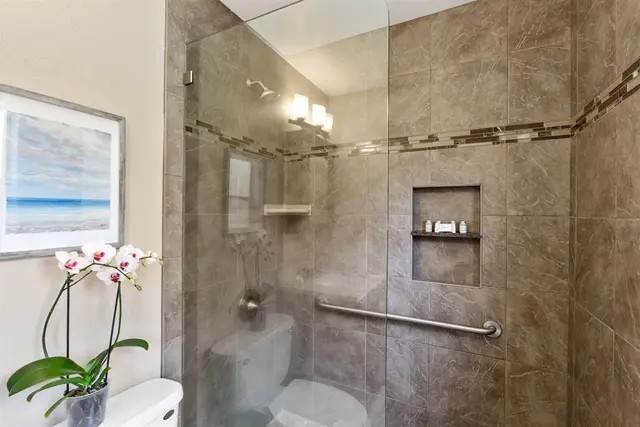 Listing Image for 280 Hauoli St B-17 43 of 50